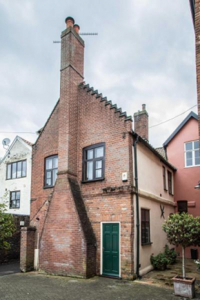 Octagon Cottage